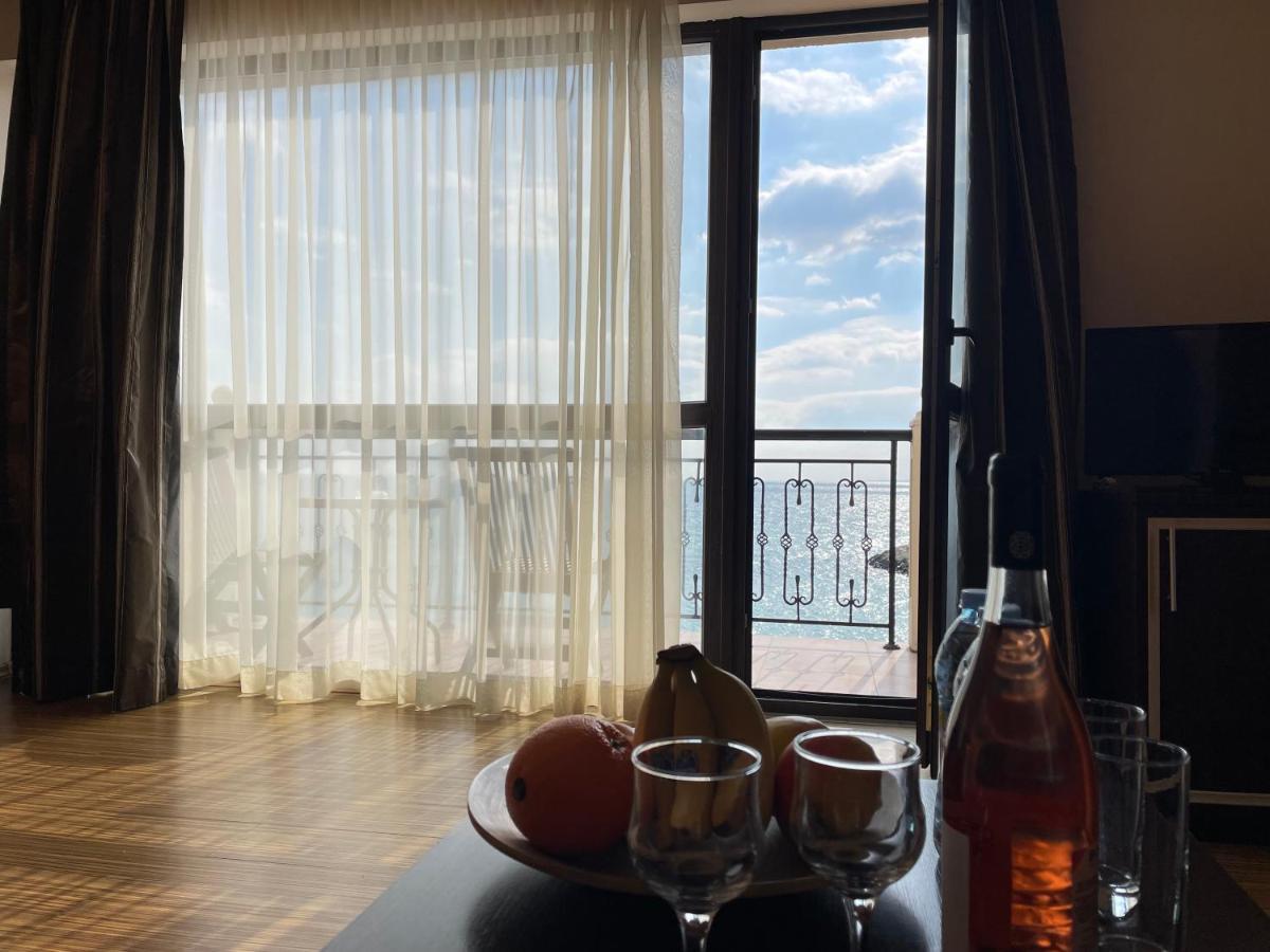 At The American's Hotel 3*